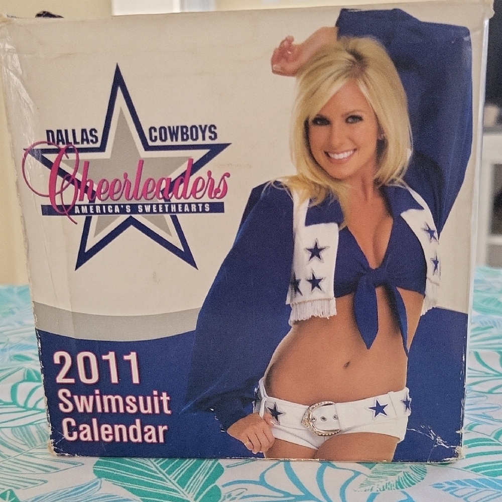 Dallas Cowboys ( 2011 ) Cheerleaders Desk Calender